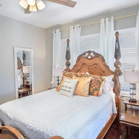 Stunning 3 Bedroom Home Near Dt Alamodome - Riverwalk